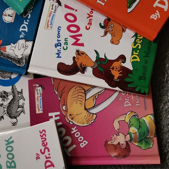 12 Dr Seuss hard back books - Picture 8 of 9